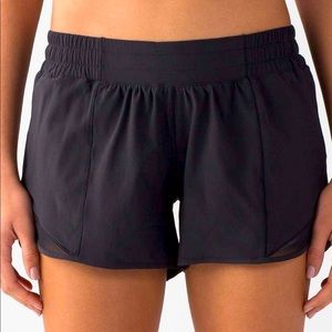 Lululemon Hotty Hot LR Short 4” black size 6